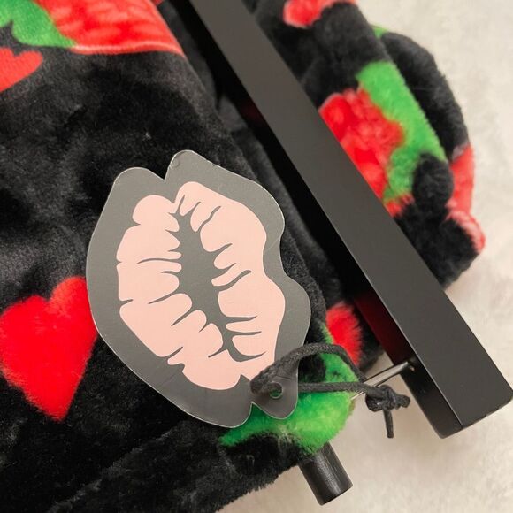 Betsey Johnson Black Strawberries and Hearts‎ Oversized Plush Throw New - Picture 5 of 5